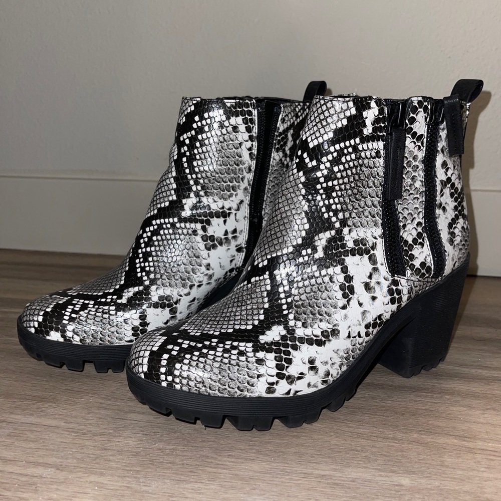 Mix No. 6 Snakeskin Booties Women Size 7